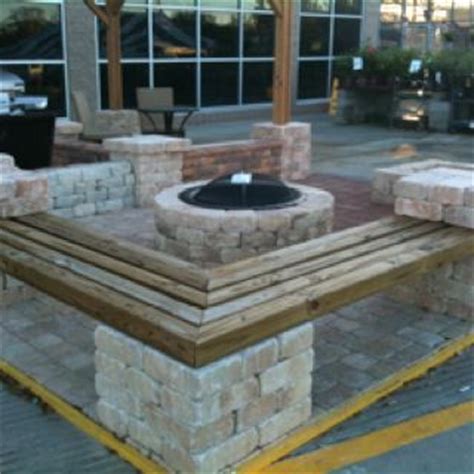 Nothing like sitting around with friends warming yourself. Gives me some ideas for our backyard patio perimeter. DIY benches and fire pit | Home Ideas ...