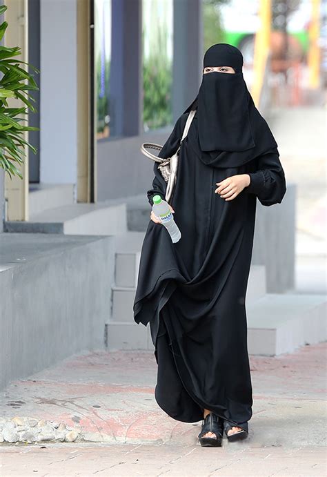 women in burqa