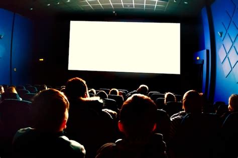 Personas En El Cine Viendo Una Pel Cula Foto Premium