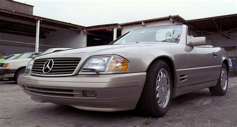 For 13 years the r129, as mercedes engineers knew it, bucked changing fashions to embody the company's traditional love of precision engineering and the holding power on the skidpad was a very sticky 0.88 g, 0.06 g better than the sl500 we tested in '89. IMCDb.org: 1996 Mercedes-Benz SL 500 R129 in "Liar Liar ...
