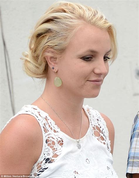 That's murdering her hair, and that's not an exaggeration. Celeb Photos: Britney shows off her REAL hair! - Page 3 ...
