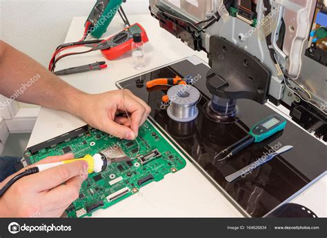 The ftse bursa malaysia klci index (kuala lumpur composite) is a major stock market index which tracks the performance of 30 largest companies by full market capitalization listed on the main board of the bursa malaysia. TV repair in the service center, engineer soldering ...