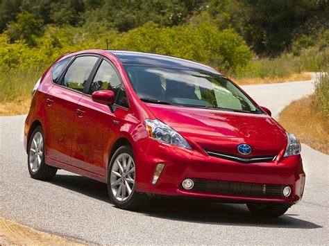 Fuel economy is quite a big higher for the 2014 honda civic with cvt at 30 mpg city and 39 mpg highway.* 2014 Toyota Prius v MPG, Price, Reviews & Photos | NewCars.com