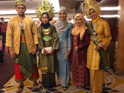 Tema Pakaian Melayu Klasik Perempuan Ohabenik Baju Kahwin Warna Hitam Tak Bawa Tuah Ini