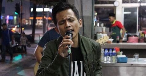 Temukan lagu terbaru favoritmu hanya di lagu 123 stafaband planetlagu. Biodata Khalis Real Spin Penyanyi Lagu Semakin Rindu - OH ...