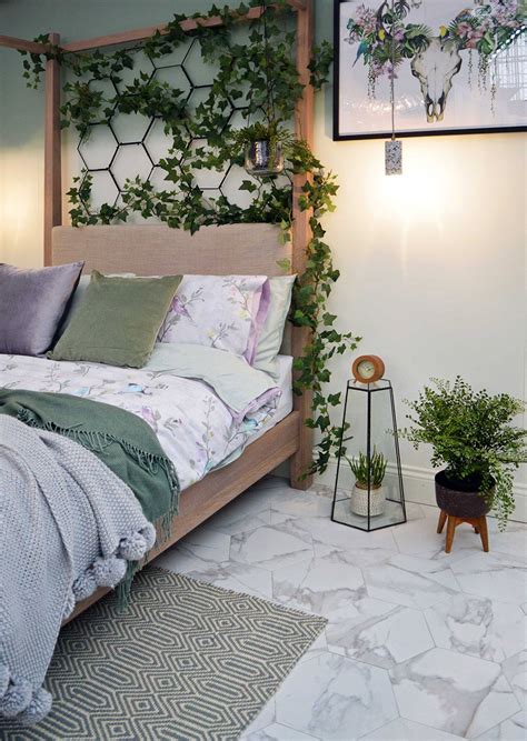 Step inside a two bedroom one bathroom apartment at university pointe. Marble Hexagon Tiles: Botanical Bedroom | Botanical ...