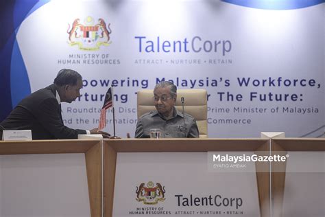 Putrajaya membincangkan untuk menyelaraskan semula tugas dan tanggungjawab setiausaha politik supaya tidak. Tun Mahathir Pengerusikan Persidangan Meja Bulat