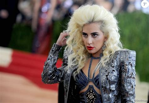Lady Gaga Soirée Costume Institute Benefit Gala 2016 Met Ball Sur Le Thème De Manus X