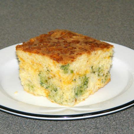 Too much cottage cheese makes many versions of this deliciously hearty cornbread bland. Broccoli Cheese Cornbread Recipe - (4.5/5)