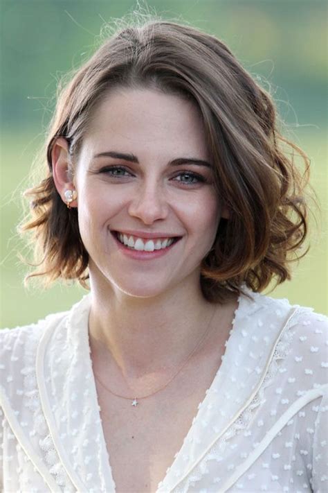 There are many bob cut variations out there and you can get lost. 10 Stylish Short Wavy Bob Haircuts for Women - Short Bob ...
