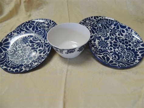 Target Home Melamine Salad Plates 85in And 6in Bowl Blue And White Paisley