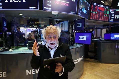Wharton Professor Jeremy Siegel Warns The Dow Could Drop 1000 Points