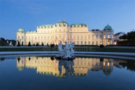 It is located in the second viennese municipal district. Belvedere-Palast-Garten U. Reflexion In Wien Stockfoto ...