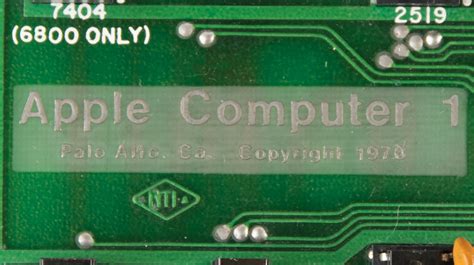 Vintage Apple 1 Computer With Wozniaks Signature Is Being Auctioned