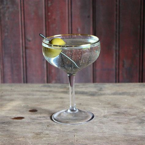 The Best Dirty Martini Recipe With Olive Juice Tips