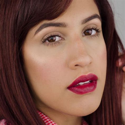 Glowing Skin Natural Makeup Look With Bold Lip This Look Is Great With