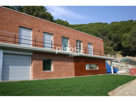 Una maravillosa villa de estilo mediterráneo de 5 dormitorios con vistas panorámicas del mar y barcelona. Casa en venta en Premià de Dalt en Premià de Dalt por 790 ...