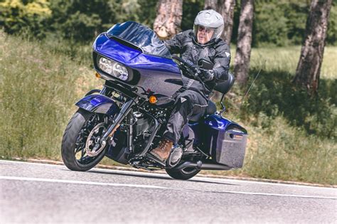 I was curious, so when we got back home i swapped bikes with the harley rider. Harley-Davidson Road Glide Special vs. Honda Gold Wing ...