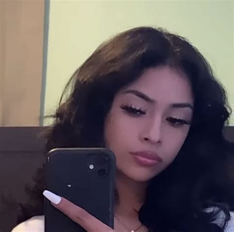 Pin By 🤍 On Baddie In 2021 Thug Girl Poses Mirror Selfie