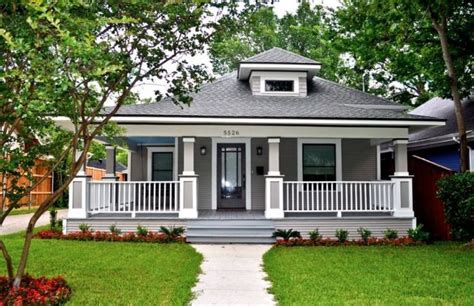 What Characteristics Define A Craftsman Home House Exterior
