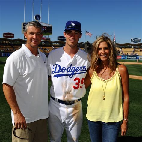 Is Cody Bellinger Married Or In Relationship Does He A Girlfriend Wife