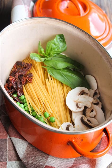 1 lb d'épinards ou de bettes à carde 2 tasses de chapelure de pain de blé entier ou de pain de grains ou encore, de germe de blé 1/2 tasse de fromage. One pot pasta champignons et petits-pois (vegan) | Recette ...