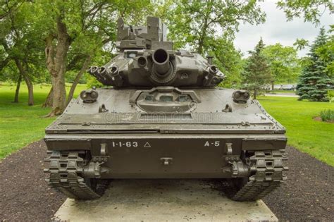 M551a1 Sheridan Front View Stock Photo Image Of Sheridan 72128598