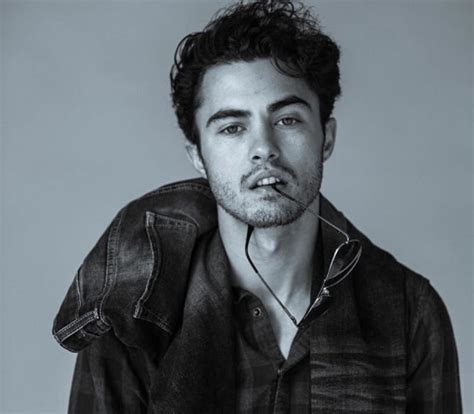 He is famed for appearing in never have i ever (2020), american pie presents: Darren Barnet Wiki, Bio, Height, Net Worth, Girlfriend, Family