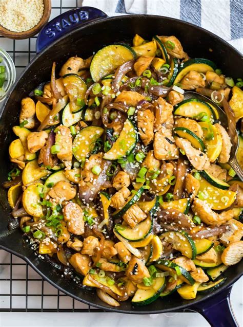 zucchini stir fry with chicken {quick and easy }