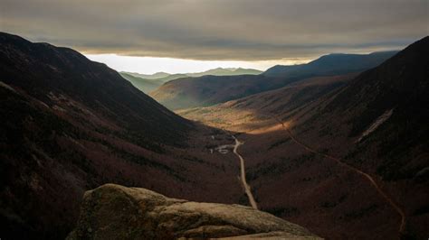 Hiker Falls 300 Feet To His Death Off The Summit Of New Hampshires Mt