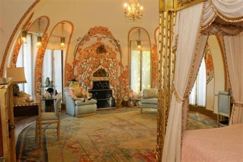 Exclusive Pictures Of Donald Trumps Mansion Decorated With 24k Gold