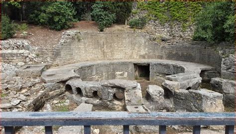 Castellum Aquae (Nîmes): AGGIORNATO 2020 - tutto quello che c'è da ...