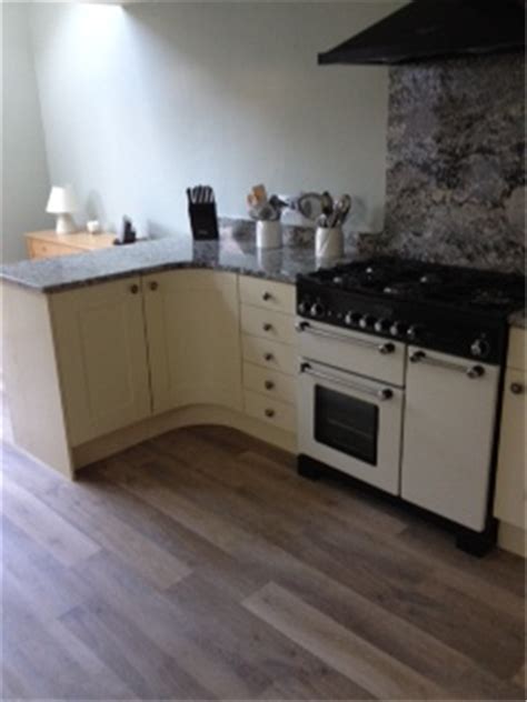 There is a wide range of colour variation from plank to plank, giving a choppy effect to the finished floor. Karndean Knight Tile Lime Washed Oak KP99 Vinyl Flooring