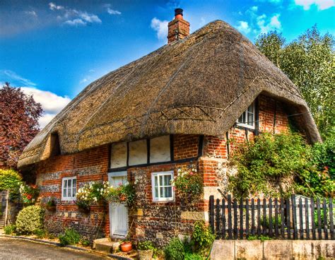 18 Gorgeous English Thatched Cottages