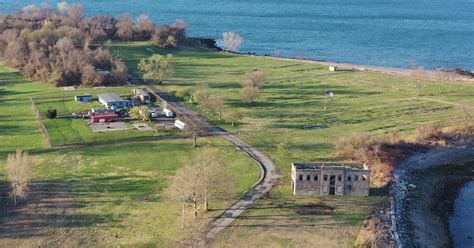 New York Citys Hart Island An Overlooked Final Resting Place Cbs News