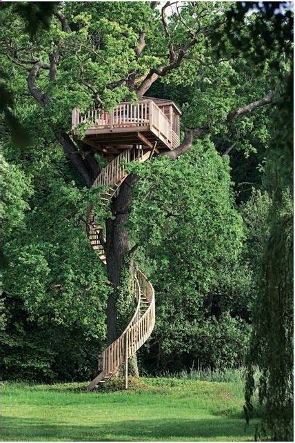 Tall Treehouse With Amazing Spiral Stairs Farmerorgardener Дома на