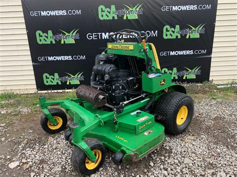 IN JOHN DEERE R COMMERCIAL STAND ON ZERO TURN ONLY A MONTH Lawn Mowers For Sale