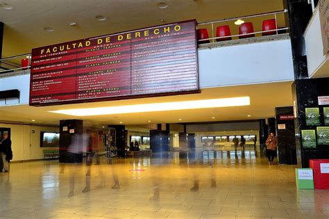 En este blog podeis encontrar exámenes de la facultad de documentación de la ucm. Facultad de Derecho