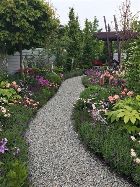10 Awesome Pathway Designs For Beautiful Home Yard Pathway