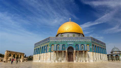 At least 205 people were injured at jerusalem's al aqsa mosque after israeli police in riot gear clashed with palestinians following evening prayers, according to the palestinian red crescent. Mosquée al-Aqsa, Jérusalem - Réservez des tickets pour ...