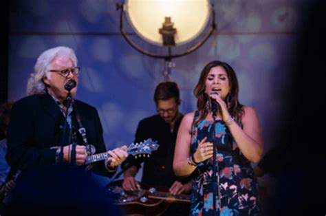 Lady Antebellums Hillary Scott Performs Christian Concert Ahead Of