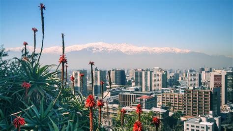 Santiago is the capital city of chile, the southwesternmost country in south america. Santiago de Chile vuelve a la cuarentena los fines de ...