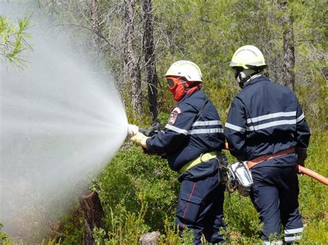The island of corsica in the mediterranean sea was also engulfed by the blaze, with one resident describing to afp the apocalyptic scenes. Les sapeurs-pompiers varois en alerte feu de forêt - Var-Matin