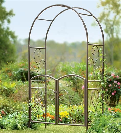 The grates give plants several anchor points on each level to make certain that they can grow freely. Wrought Iron Garden Arbor With Gate | Decoraciones de ...
