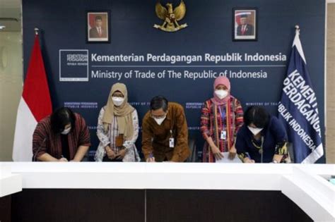 Check spelling or type a new query. Kemendag, Aliansi Organis Indonesia dan Yayasan Bina ...