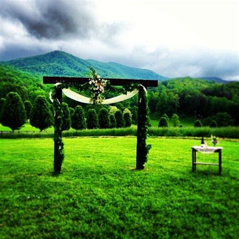 Blue ridge, ga and the blue ridge inn bed & breakfast are a wonderful combination of places to host your wedding. Aska Farms in Blue Ridge, #Georgia makes beautiful wedding ...