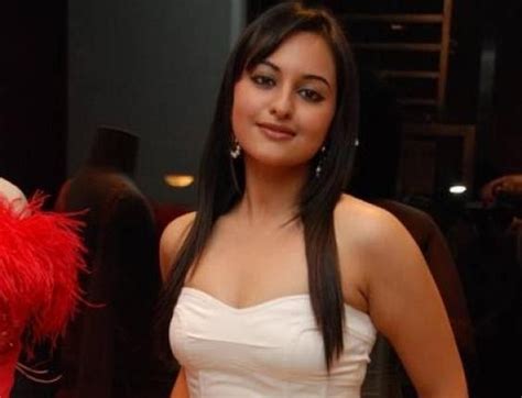 Indian Hot Actress Bikini Sonakshi Sinha Hot Breast Pics Ever Seen Before