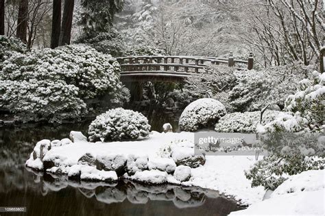 Snowfall In Portland Japanese Garden Portland Oregon Usa High Res Stock