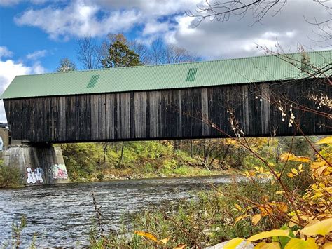 Lincoln Covered Bridge In West Woodstock Vermont Spanning