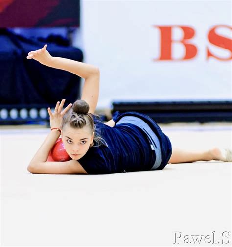 Dina averina scored a 27.200 with the hoop, 28.300 with the ball, 28.150 with the clubs and 24.00 with the ribbon. Dina Averina (Russia)🇷🇺 - Training in the arena for her ...